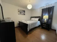 “The cottage” 2 bedrooms cozy and private home Hotels in Markham