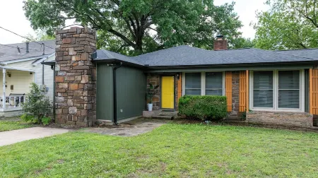 Remodeled Home in a Great and Quiet Neighborhood - Close to Everything! Отели в г. Себастиан Каунти