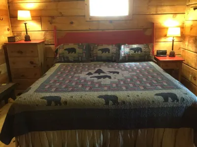BARE FEET CABIN A Cozy Romantic Getaway Free WiFi/Hottub/Jetted tub/Fireplace Hotel in zona D Garden