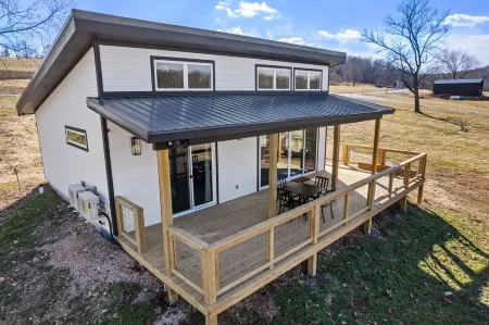 War Eagle Creek Retreat- Cabin on the Creek- Private but close to everything