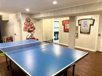 1 block from campus! 10 min walk to Allen Fieldhouse