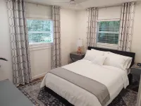 Modern Boho Retreat with Piano. Fenced and Gated in Central Florida! Hotels near Gibsonia Flowers