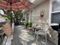 Cozy Dog Friendly Beach House -Walk to Beach, State Park, Restaurants and More! Hotels near First Landing State Park