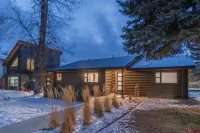 Mid Century Gem! Close to campus, downtown and bus stop. Clean and comfortable. - Bintang 4