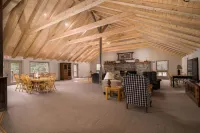 Relaxing Mountain Getaway! Hot Tub, Grill, 2 Decks, Trails, EV & Dog Friendly