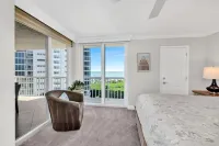 Luxurious Beach Front Condo with Spectacular Views!
