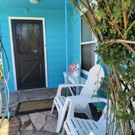 OLD WEST HIDEOUT - Large 2 Bedroom, One Block from Historic Route 66!