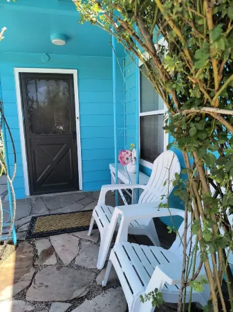 OLD WEST HIDEOUT - Large 2 Bedroom, One Block from Historic Route 66!