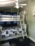 Victorian 2 bedroom flat 1 block from Beach!