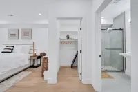 Modern 2BR/2BA with Roof Patio 住宿飯店