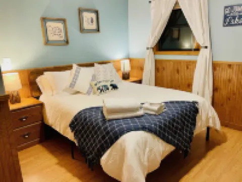 Ken’s Secluded Cabin★Fire Pit★Huge Deck★Amazing Views★Hot tub★12 Minutes to DT