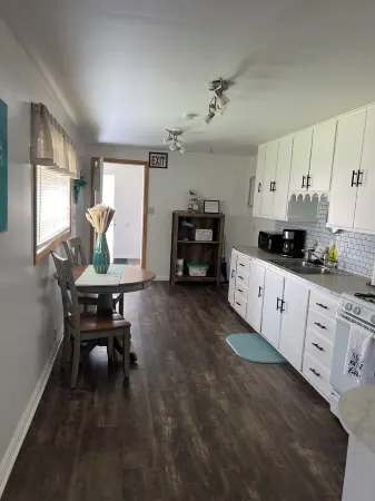 Cozy little house, great location, walking distance to stores and restaurants.