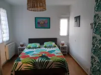 Apt T3 with garage, street of the port, Cancale, 50 m sea and harbor of Houle