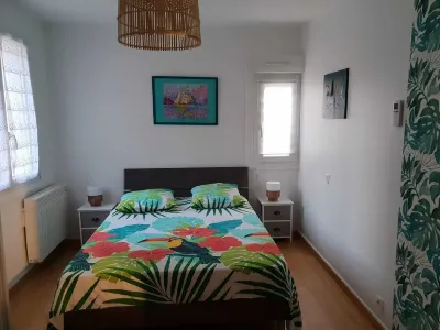 Apt T3 with garage, street of the port, Cancale, 50 m sea and harbor of Houle