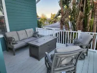 Waterfront Indian Rocks Beach Gem-5 min walk to beach, private Pool/ hot tub/gym