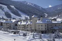 Ski In/Out Luxury, Mountain Views, 2 Pools, 4 Hot Tubs, Steam, Sauna, Gym