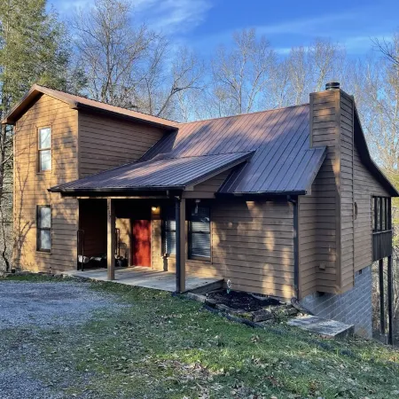 Mountain Deer Pass- A rustic mountain retreat on the Peacful Side of the Smokies