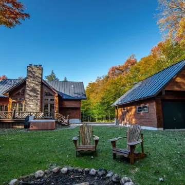 New Large Adirondack Lodge with Pond Waterfront and A/C