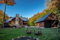 New Large Adirondack Lodge with Pond Waterfront and A/C Các khách sạn gần McCauley Mountain Ski Center