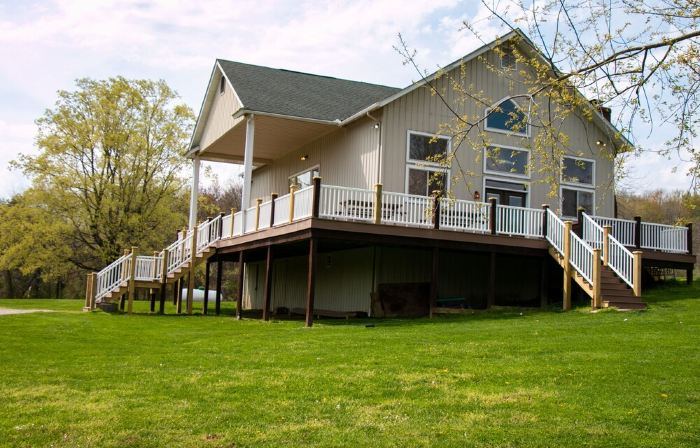 Hocking Hills Lodge w/hottub,10acre lake, with Basketball & Pickleball court