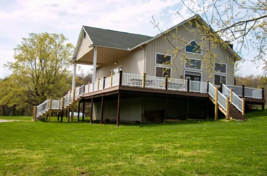 Hocking Hills Lodge w/hottub,10acre lake, with Basketball & Pickleball court