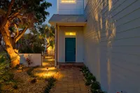 Oversized home w/ Heated Pool - mins from beach!