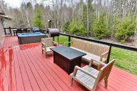 Modern Mountain Oasis with Hot tub, Heated Pool, Games,  Close to Ski/Mountains