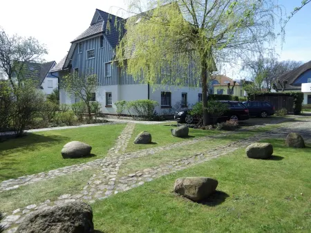 ground floor apartment with south-west terrace, central, near the beach Отели в г. Цингст