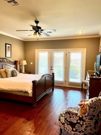 Lovely 3 bedroom condo with pool on Lake Amistad