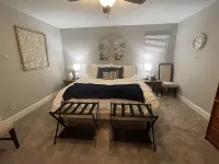 8 min. to Oldtown Clovis CA Nice No Smoking home, HotTub and park across the str