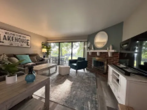 Relaxing Getaway/StepsToLake/Pool/Tennis near DT Lake Geneva