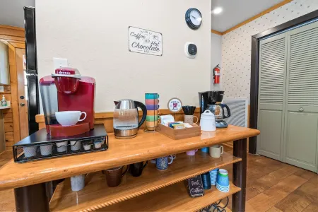 The Holiday Cabin - with Hot Tub & EV Charging