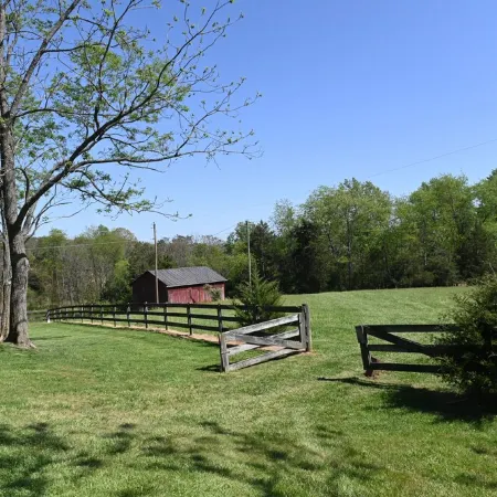 Athlone Farm: Spacious, Gorgeous Grounds, Historic Outbuildings, Summer Deals!