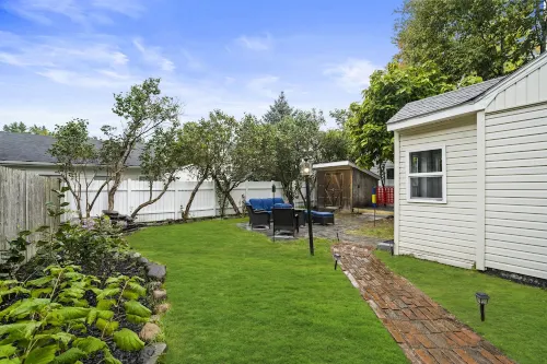 The Kings Cottage-Hot Tub! Pet Friendly! Fire pit, Outdoor Games, Close to Town