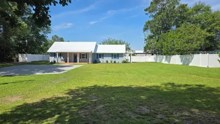 Charming & Cozy 3Bdr 2b Home in Heart of Swansboro Perfect for a Relaxing Stay!