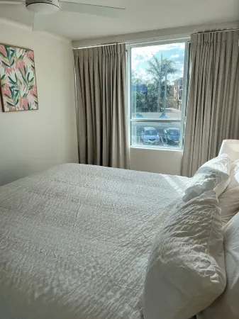 Family Friendly Beach side Unit with Pool Spa Sauna Cotton Tree Отели в г. Маручидор