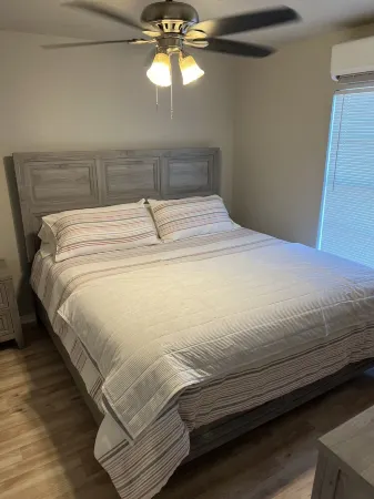 Lakeside getaway on Toledo Bend Lake with private pier access for fishing.