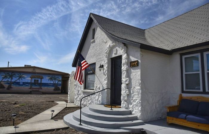 Charming 1920 Tudor-style house, great location!