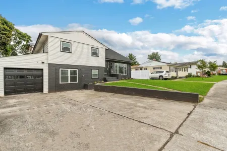 Hidden gem in quiet neighborhood with pool