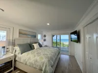 Oceanfront 8 bedroom/sleeps 20 with large gathering and outdoor areas - balcony
