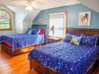 Pristine lake house offering watersports, gameroom favorites, and stunning view Hotels in Clines