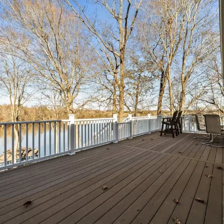 Waterfront Oasis!! Ready to Make a Splash?