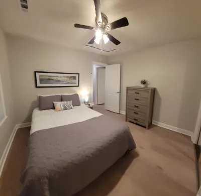 B-Charleston Gem- 4 Miles to Downtown Charleston and Close to All Areas! Hotels near Drayton Hall