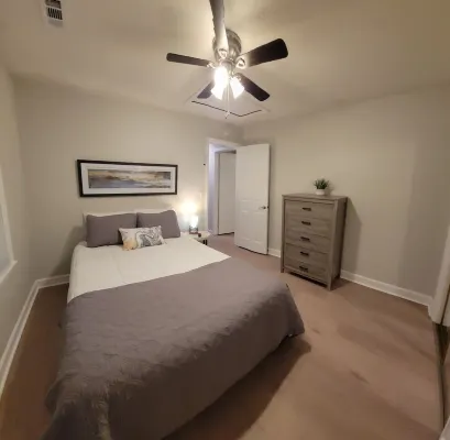 B-Charleston Gem- 4 Miles to Downtown Charleston and Close to All Areas!