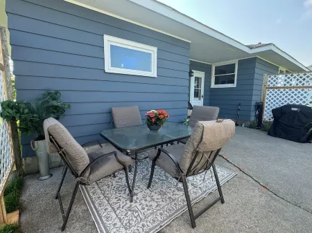 Newly remodeled, fully equipped house close to many LAKES and TRAILS!