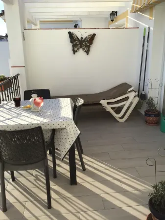 Beautifully appointed 2 bed apartment.