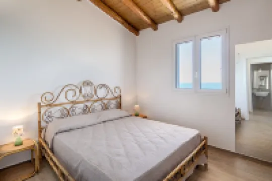 Villa Nettuno, enchanting contemporary villa, seafront , with pool