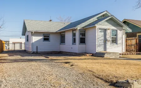 Charming Cody Home - sleeps 5, walking distance to downtown!