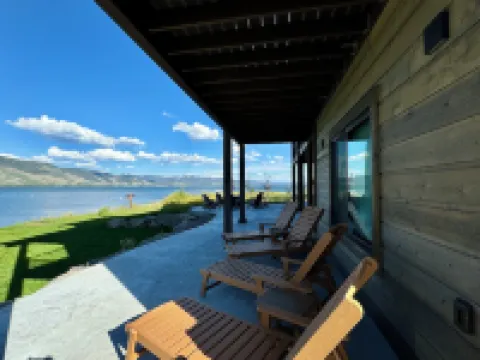 Lakeview Manor overlooking Henry's Lake - Worldclass Fishing - Near Yellowstone