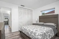 Naples Dream Escape 4BR Home, heated pool, 10min from Beach Hotels near Sun-N-Fun Lagoon